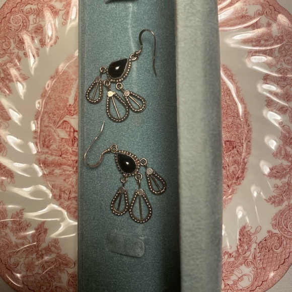 ๐ 925 sterling silver, rain drop cabochon onyx chandelier earrings. - Picture 3 of 6